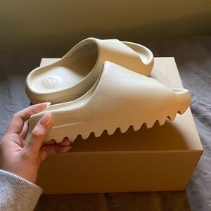 Yeezy Slide in BONE US 4